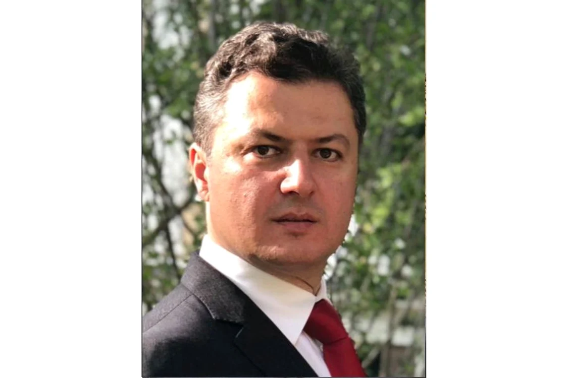 „Cînd vorbim despre adopție, mentalitatea noastră se schimbă greu” – interviu cu Ștefan DĂRĂBUȘ, director global de programe, „Hope and Homes for Children” jpeg