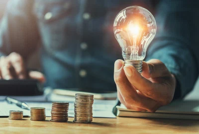 Energie - lumina - plafonare pret FOTO Shutterstock 