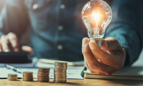 Energie - lumina - plafonare pret FOTO Shutterstock