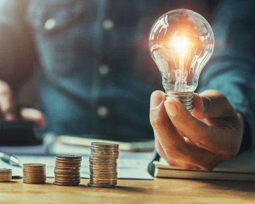 Energie - lumina - plafonare pret FOTO Shutterstock 