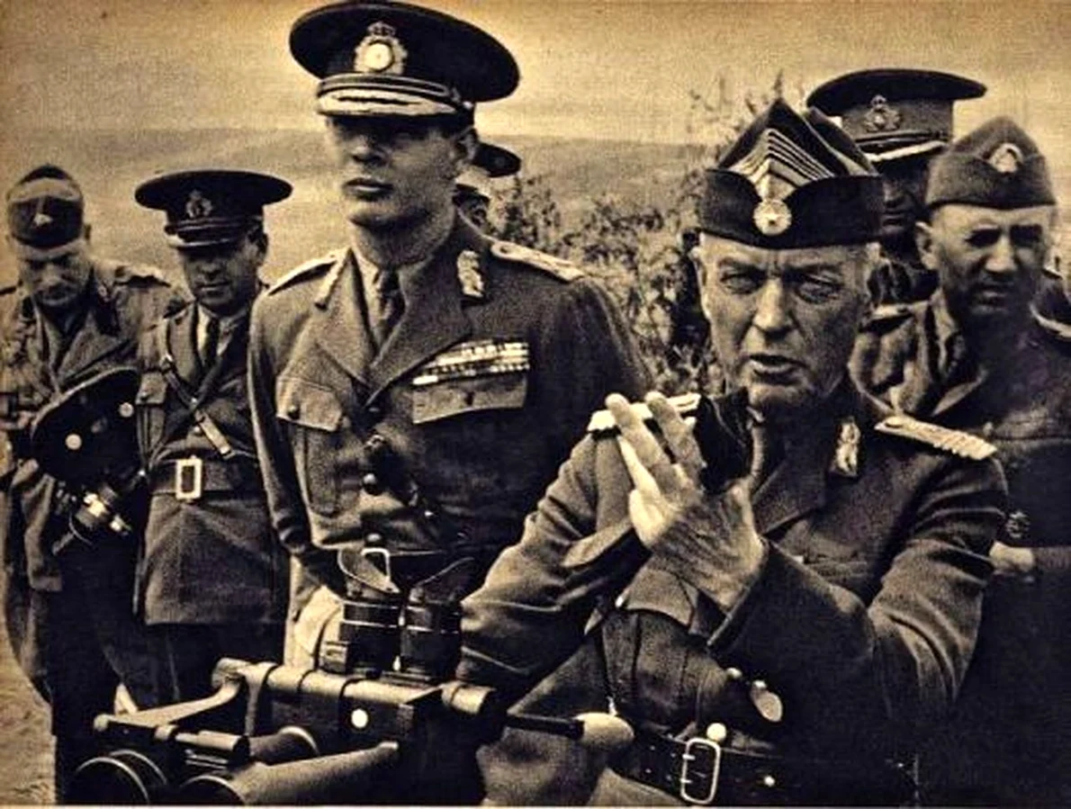Regele Mihai și mareșalul Ion Antonescu, fotografie publicată în revista Signal, nr. 16, august 1941 (© Wikimedia Commons)
