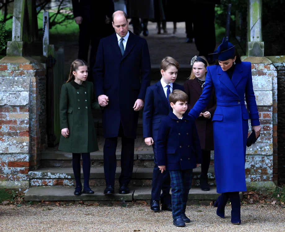 Prinții de Wales au venit alături de cei trei copii și de verișoara lor (Foto: GettyImages)