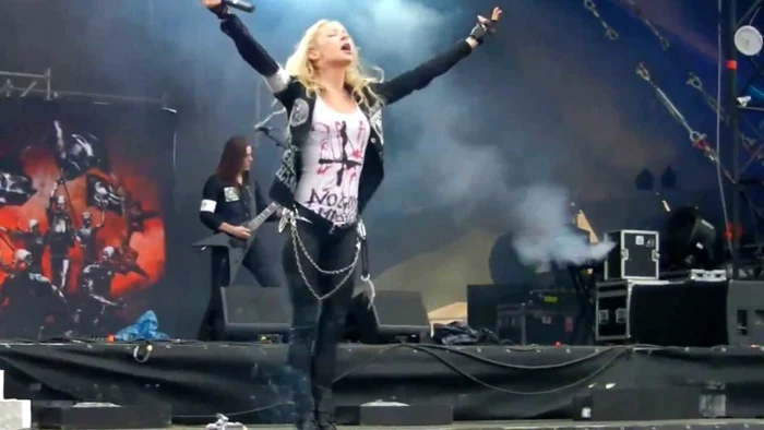 angela gossow foto youtube