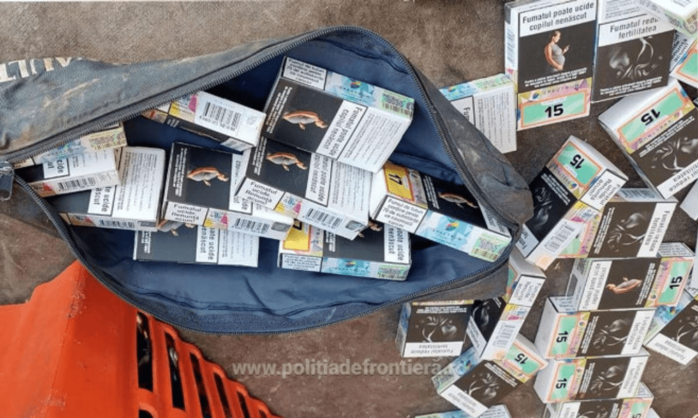 Ion de la Vaslui a rămas fără tutun de narghilea la petrecere. Poliția de Frontieră a găsit marfa ascunsă într-un microbuz 