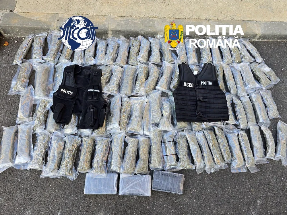 Drogurile erau ascunse într-un compartiment ascuns din portbagaj.