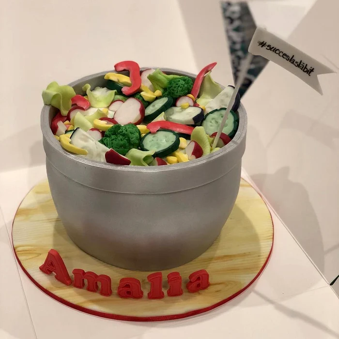 
    Amalia Năstase, hotărâtă să învingă în lupta cu kilogramele în plus Foto: Instagram  