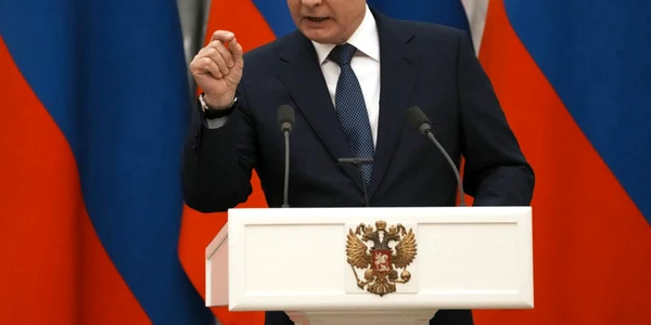 Vladimir Putin in conferinta de presa cu Emmanuel Macron FOTO EPA-EFE