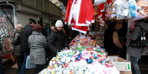 Decorațiunile de Crăciun au invadat piața centrală din Chișinău