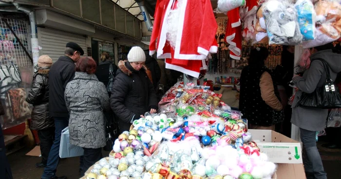 Decorațiunile de Crăciun au invadat piața centrală din Chișinău