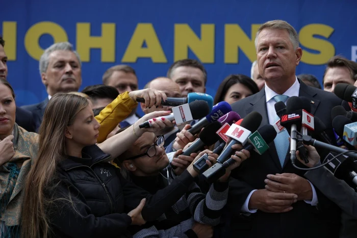 Klaus Iohannis răspunde presei doar când e presat de interesul electoral