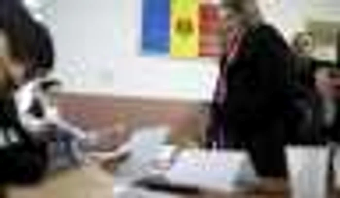 Moldovenii din Timişoara la secţia de votare
