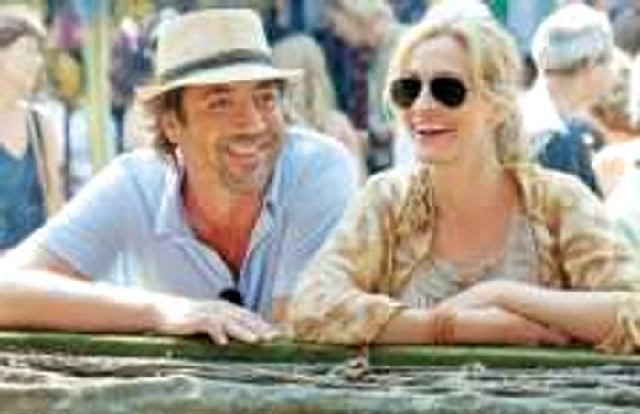 Felipe (Javier Bardem) şi Elizabeth Gilbert (Julia Roberts) trăiesc o poveste de dragoste după ce se întâlnesc în Singapore