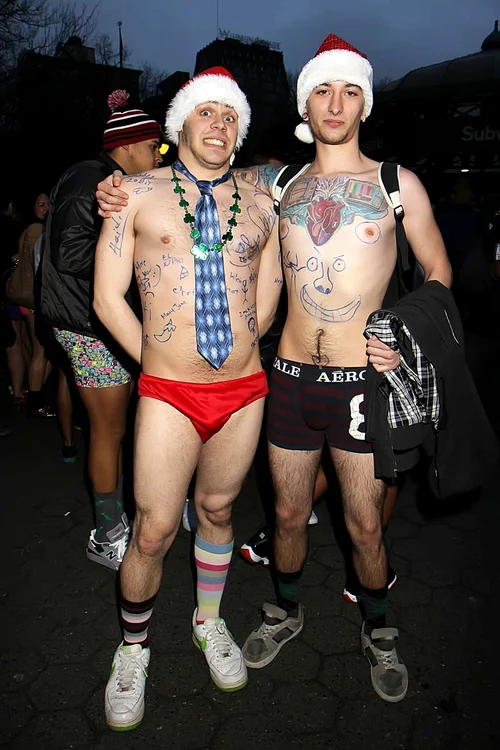 ziua no pants la new york, fara pantaloni in manhattan, fara pantaloni new york, in chiloti la metrou
