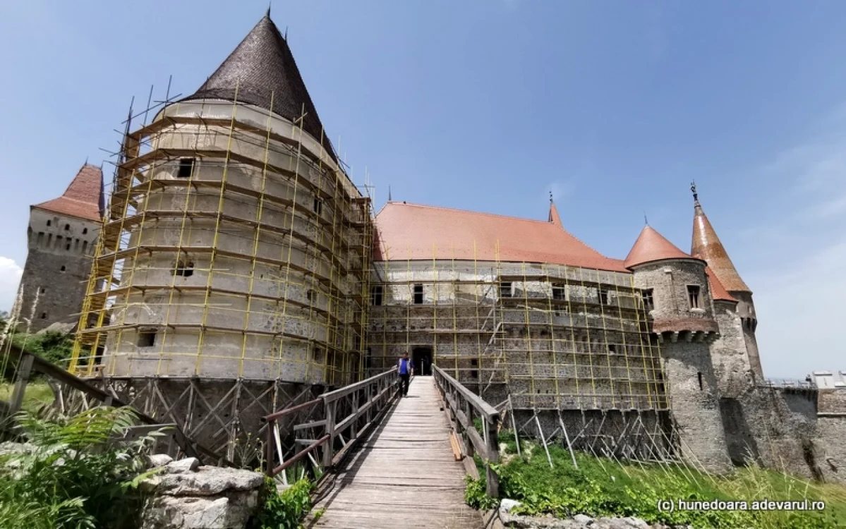 castelul corvinilor si frescele sale unice foto daniel guta adevarul
