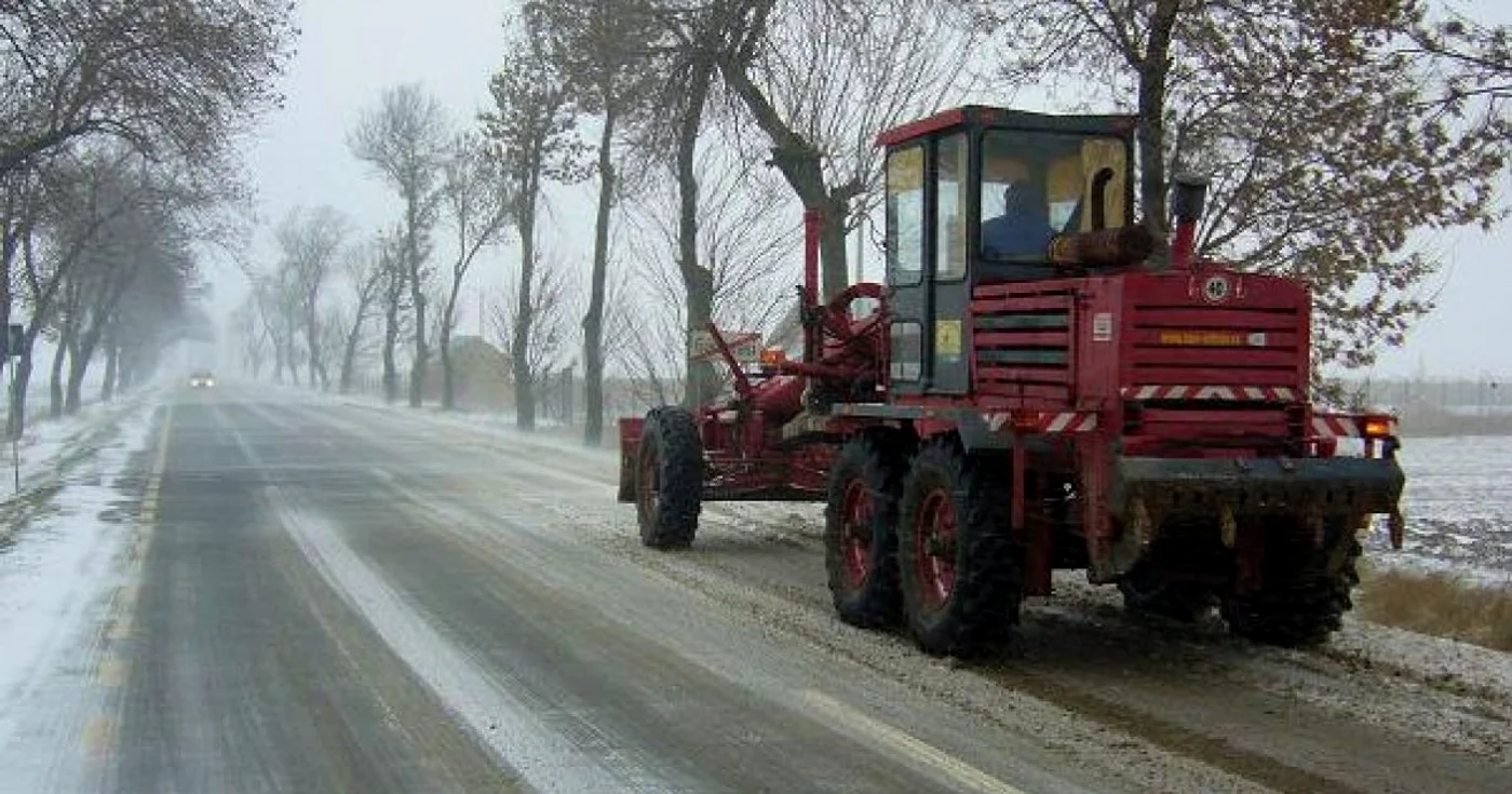 Autorităţile speră să nu se mai confrunte cu drumuri blocate la iarnă