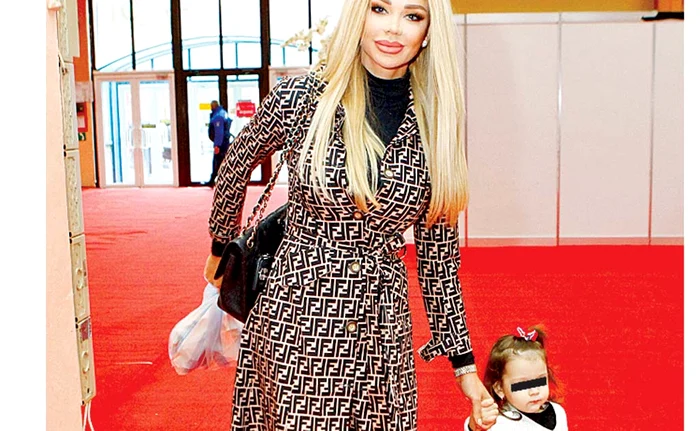 Bianca Drăguşanu o ia deja pe micuţa Sofia cu ea la serviciu