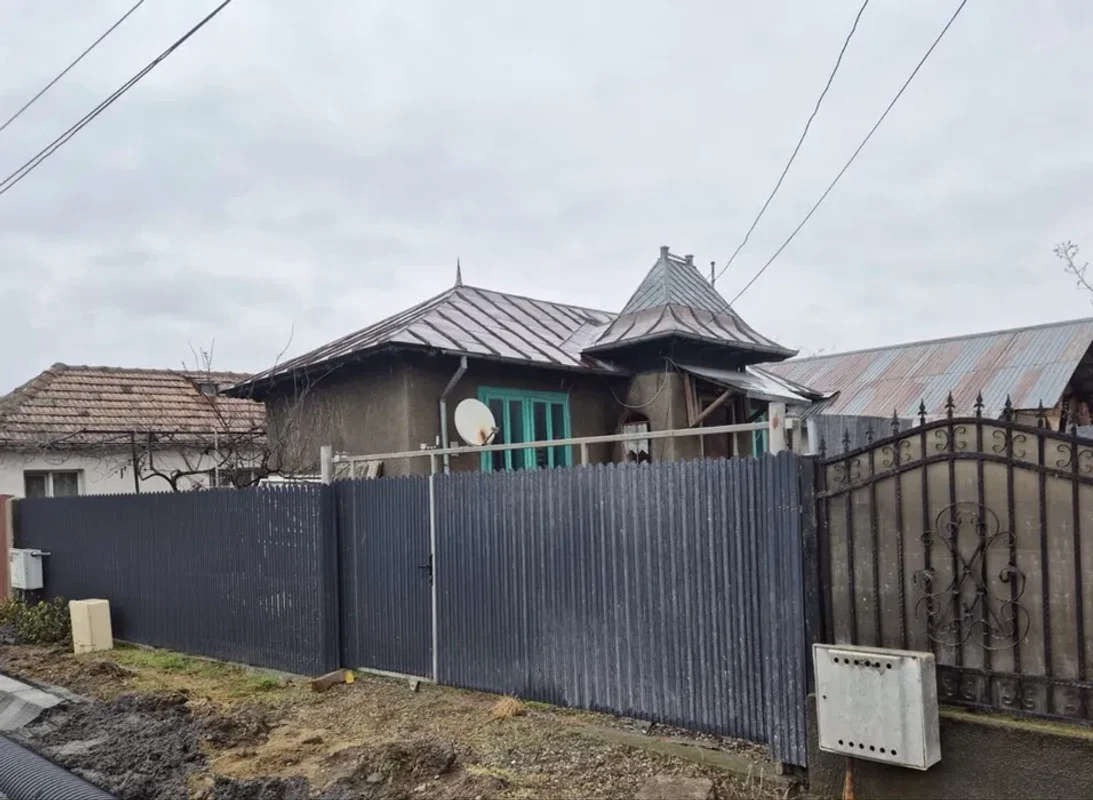 Casă cu teren uriaș în Prahova, scoasă la vânzare la doar 4.800 de euro / foto: OLX