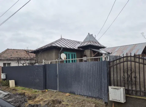 Casă cu teren uriaș în Prahova, scoasă la vânzare la doar 4.800 de euro / foto: OLX