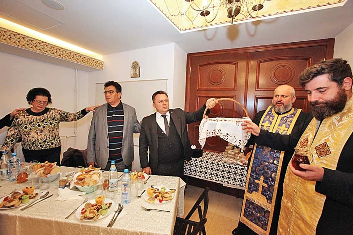 Mâncarea a fost preparată de Laura și  Ioan Melinescu, finii lui Ion Dolănescu