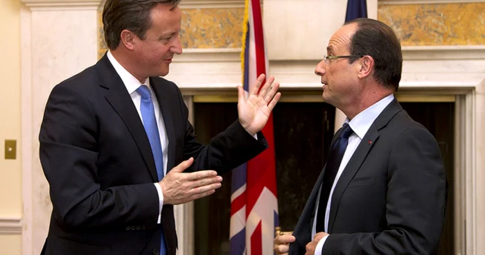 Premierul britanic, David Cameron, şi preşedintele francez, Francois Hollande