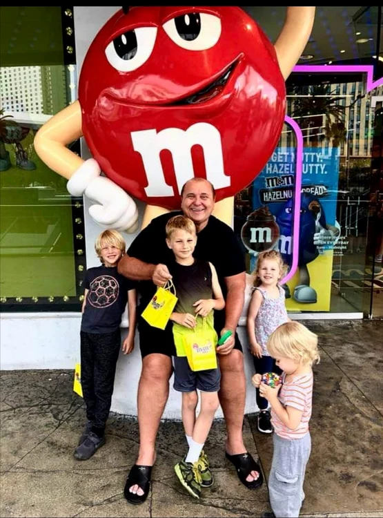 Nick Rădoi are casa plină de copii și de nepoți