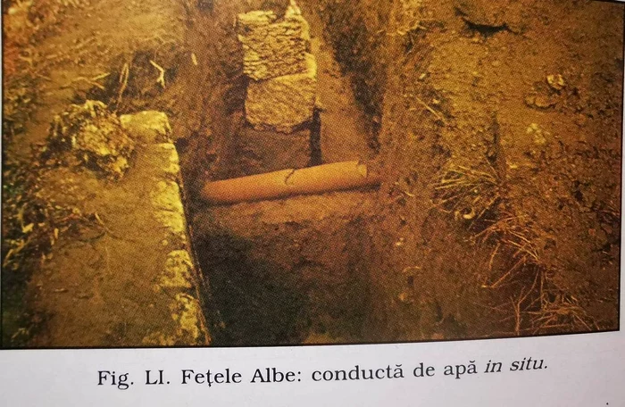 Conductă de apă. Sursa: vol. „Sarmizegetusa Regia, capitala Daciei preromane”, 1996