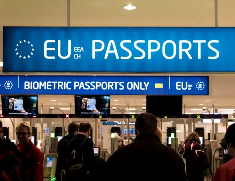 Poliţiştii de frontieră rămân în incinta aeroporturilor şi după 31 martie şi vor face verificări inopinate