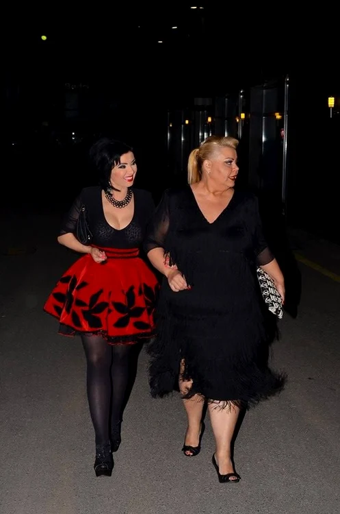 
    Adriana şi Camelia au fost foarte vesele la petrecereFoto: Alex Muscaliu  