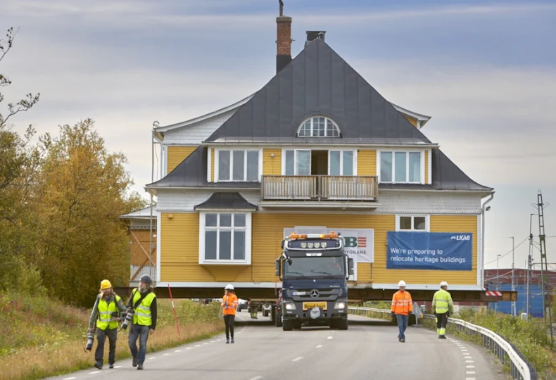 Un oraș din Suedia este mutat, clădire cu clădire, pe fondul goanei europene după minerale