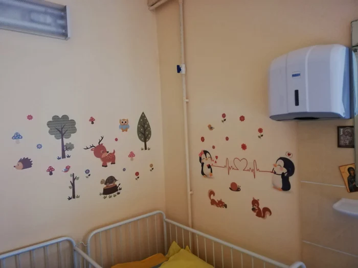 Cameră de spital colorată SURSA Spitalul de Boli Infecțioase din Iași