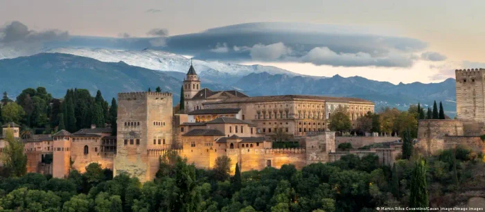 Palatul Alhambra din Granada, Spania, găzduieşte cele două summituri