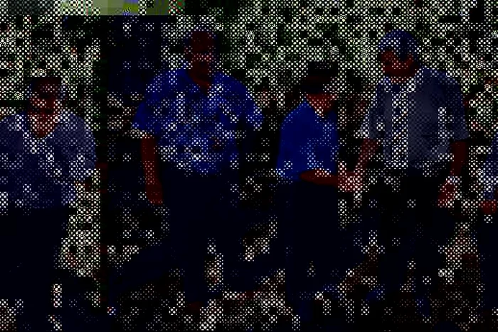 Locuitorii de pe strada Poenari l-au rugat pe primar să urgenteze repararea drumului înainte de începerea ploilor