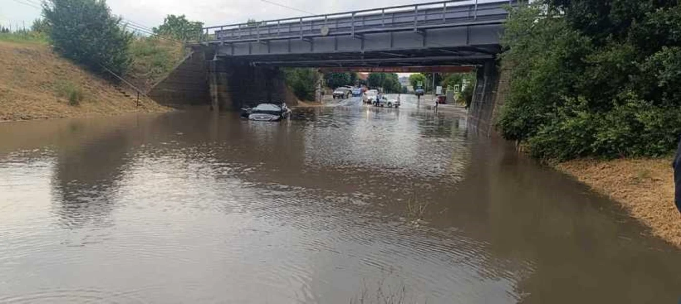 Traficul a fost blocat pe mai multe străzi din Făgăraş. FOTO: ISU Braşov