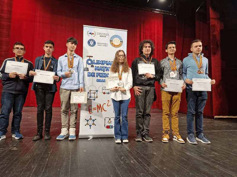 Aur la Olimpiada Națională de Fizică: „Ea e Ana. Și-a dorit să fie prima din România”. Șase premii pentru elevii din Olt 