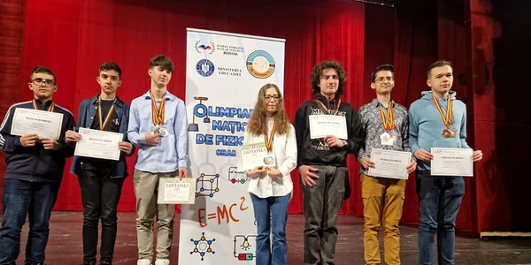 lotul jutetului olt la olimpiada nationala de fizica   foto fb vanina badea jpg