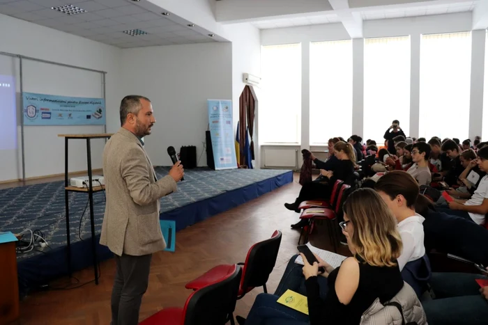 Conferinţa de deschidere a proiectului FOTO Arhivă personală prof. Mariţa Cucuianu