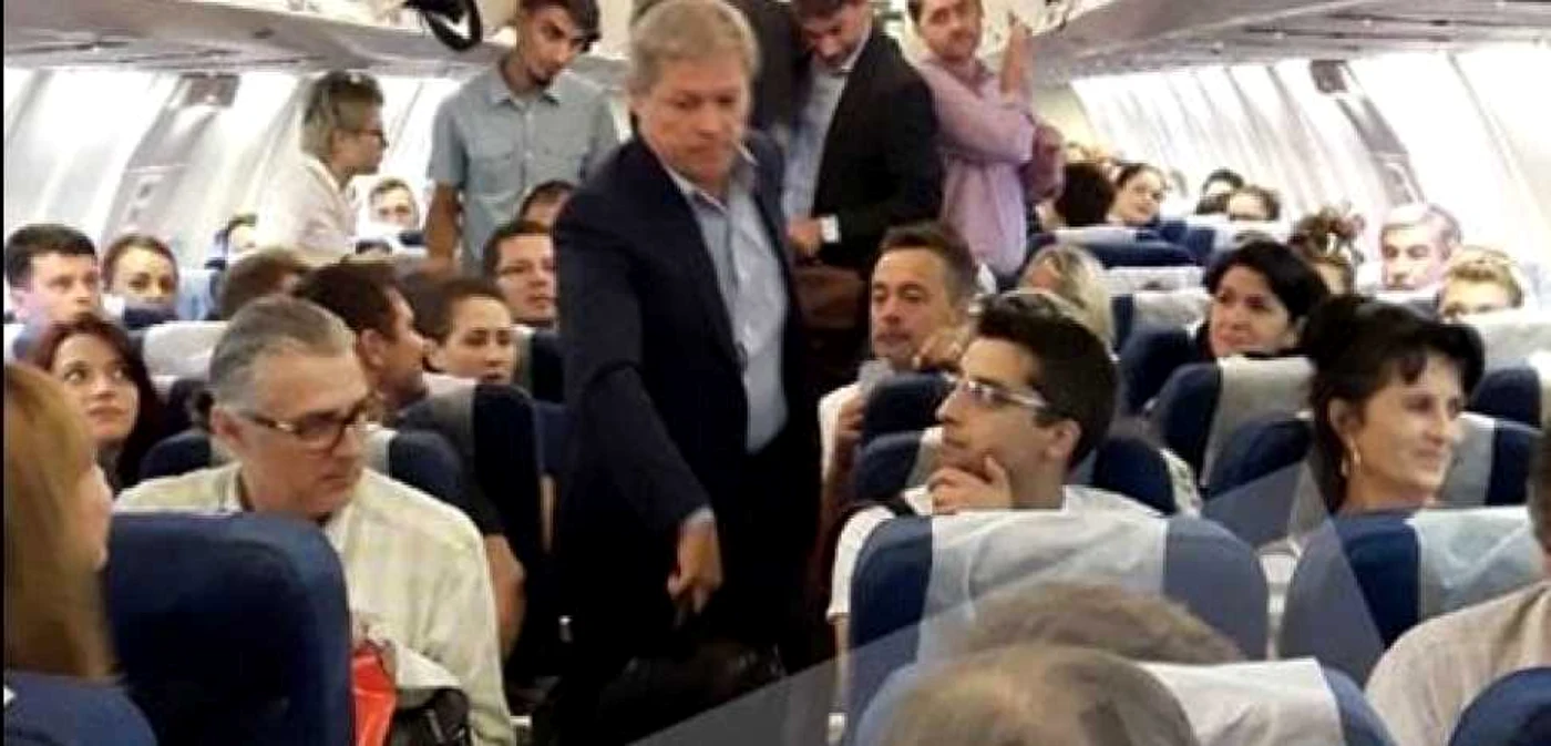 Premierul Dacian Cioloş obişnuieşte să călătorească la Clasa Economic FOTO stiri.tvr.ro