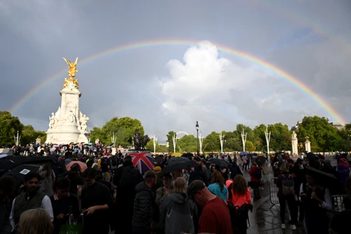 Curcubeu la Palatul Buckingham Regina Elisabeta FOTO Getty Images