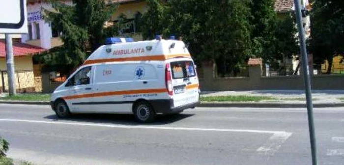 Minora a fost dusă de urgenţă la spital