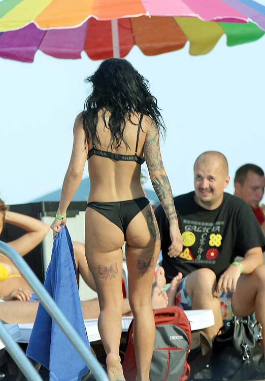 Celulita n-a avut  milă nici măcar  de fundul sexy  al lui Ruby