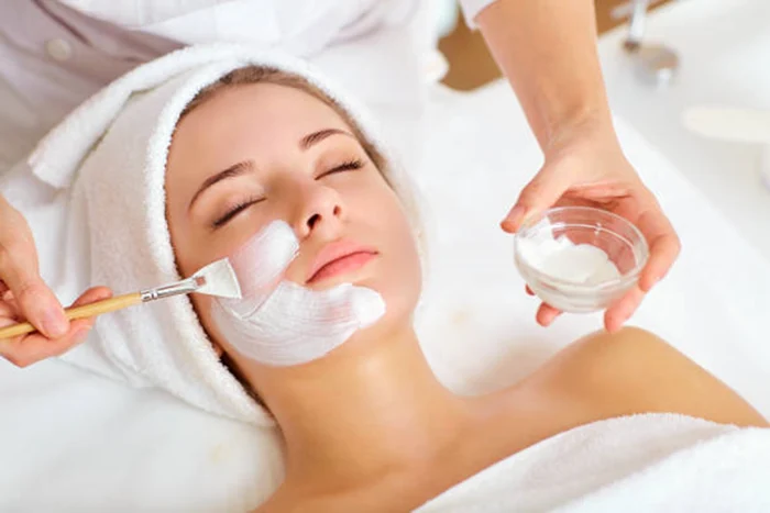 Îngrijirea feței iarna! Top 3 măști naturale și hidratante în perioada rece