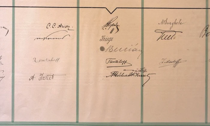 Documentul original al Tratatului de Pace de la București (24 aprilie/7 mai 1918), scos din arhivele MAE/ FOTO jpeg