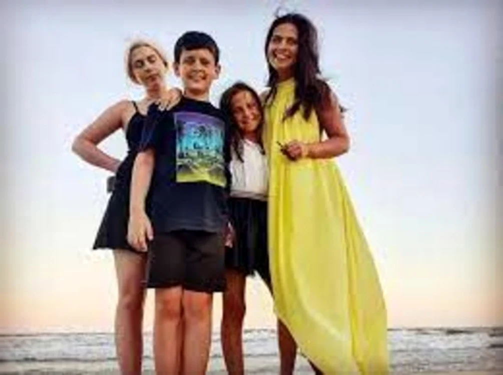 Aida are trei copii, iar în urmă cu câteva luni a pierdut o sarcină