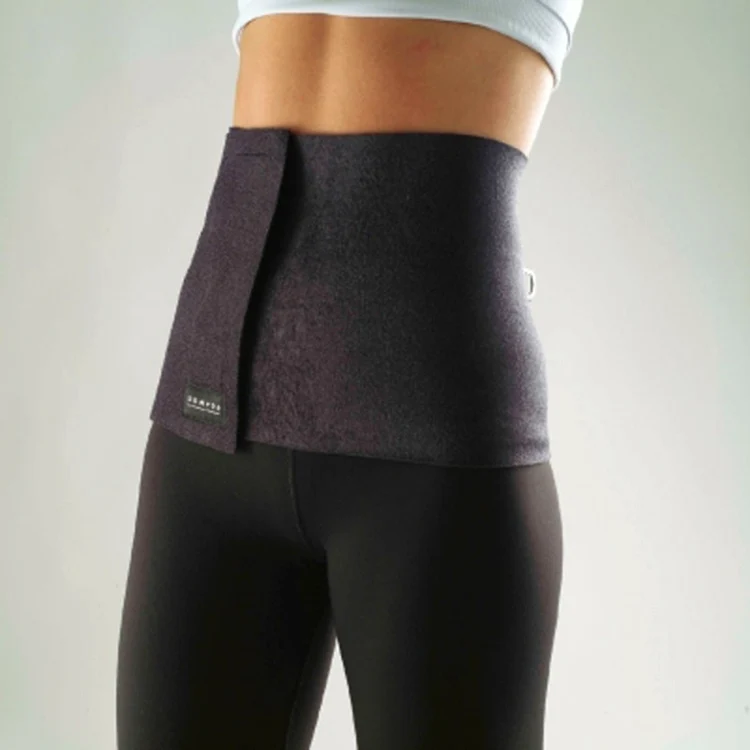 Centurile din neopren sunt tot mai des întâlnire în sălile de sport, iar instructorii susţin că acestea au efect de modelare FOTO: decathlon.ro