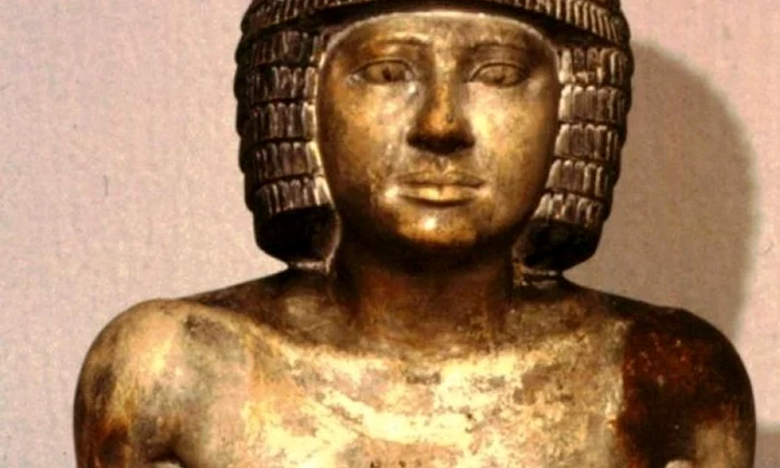 O statuie egipteană care datează de 4 000 de ani s a vândut la licitaţie cu aproape 20 mil  de euro jpeg