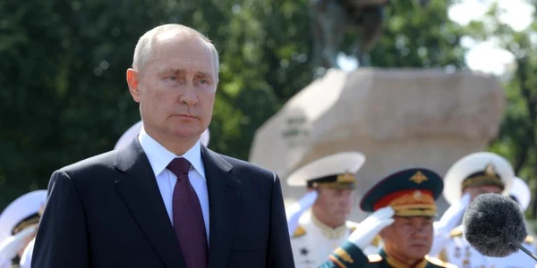 Vladimir Putin asistand la o parada navala la Sankt Petersburg FOTO EPA-EFE