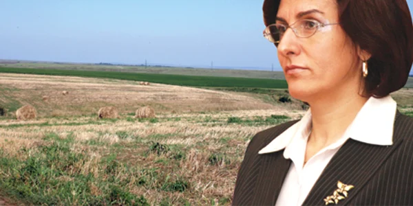 Norina Forna este aşteptată la Agenţia Domeniilor Statului să semneze actele pentru teren