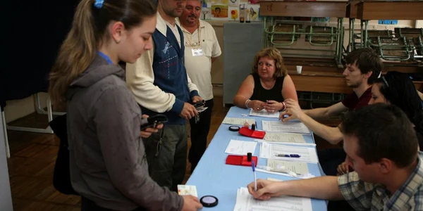 Ieşenii ar putea fi chemaţi la referendum 