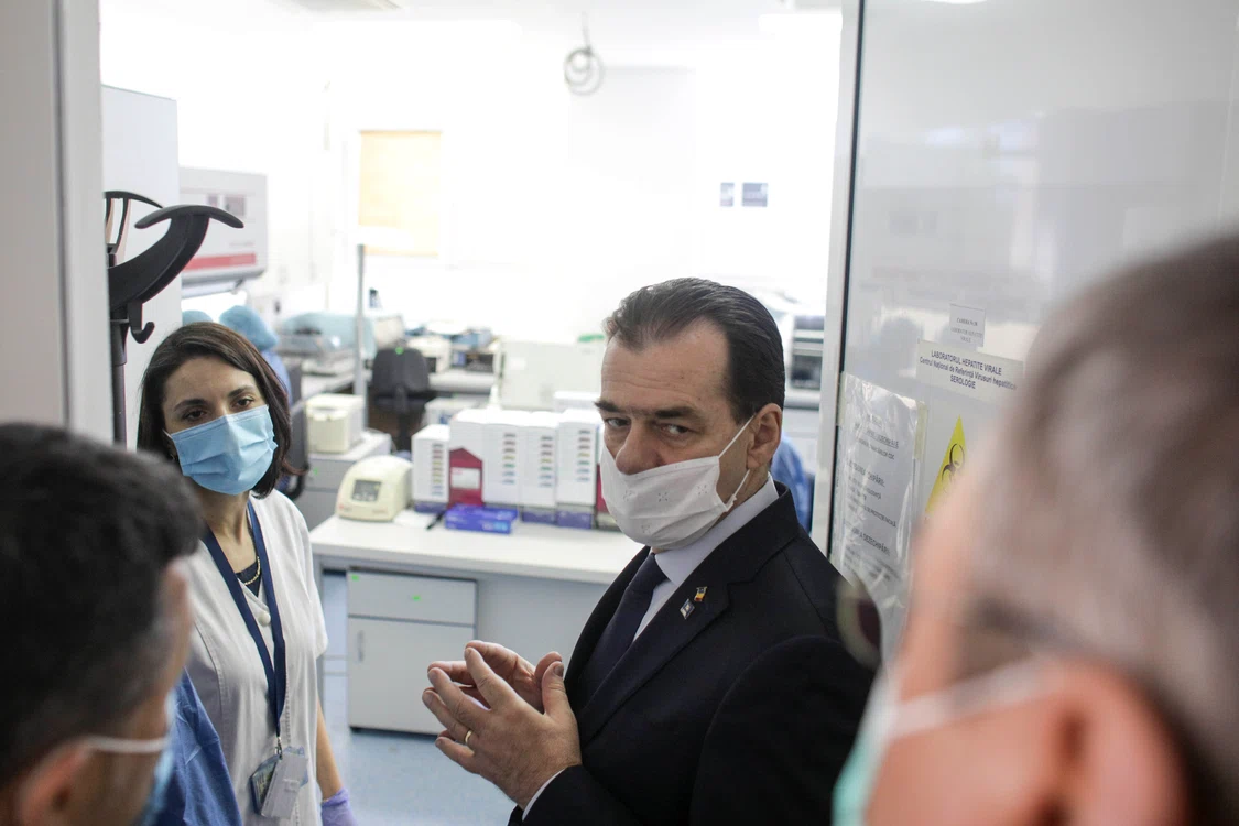 
    Ludovic Orban a spus că medicii de la Cantacuzino vor să meargă în țară să pregătească echipele care depistează virusulFoto:inquam_photos_octav_ganea  
