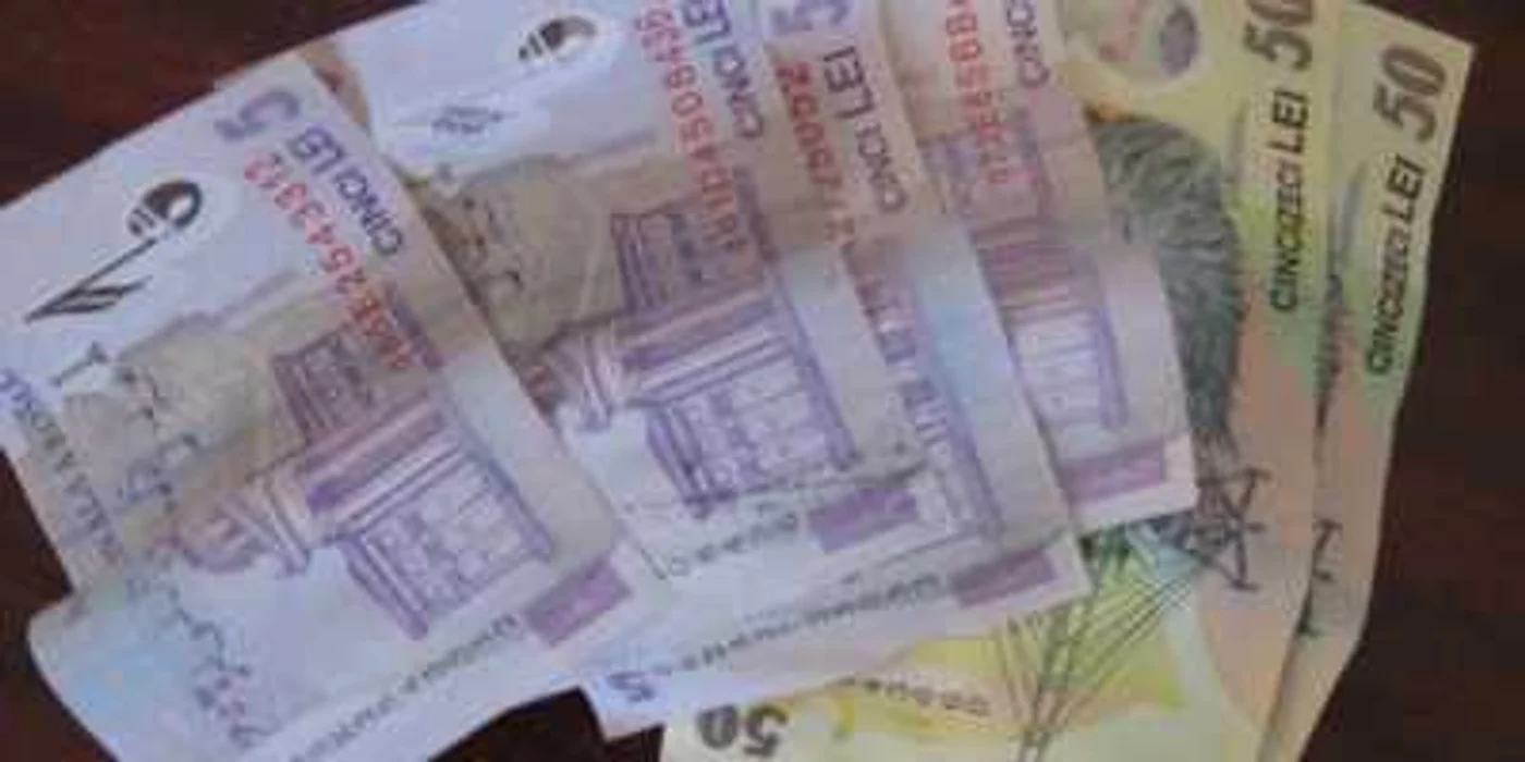 Reşiţenii plătesc bani grei la bănci